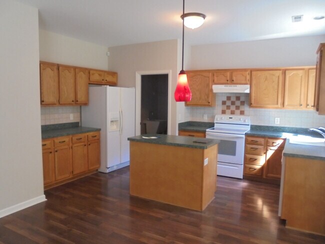 Building Photo - Pretty 4 Bedroom House For Rent in Cul-De-Sac