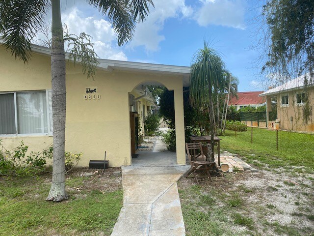 Building Photo - 4235 Tarpon Ave