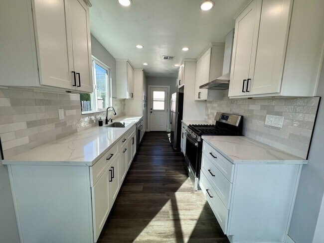 Foto del edificio - 4139 Gaviota Ave