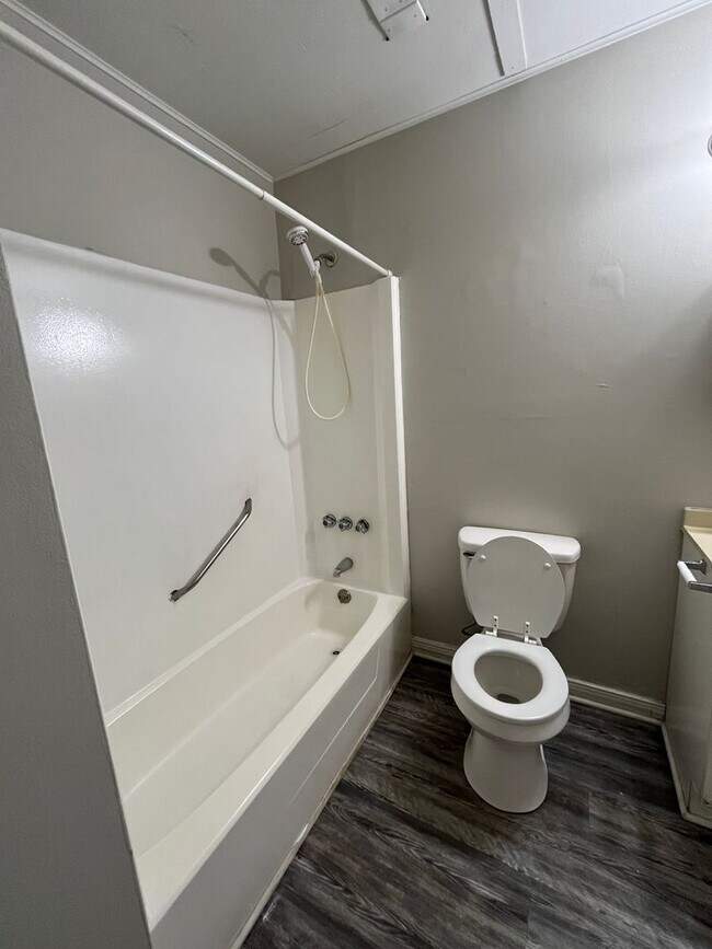 Foto del edificio - 2548 Wheeler Rd