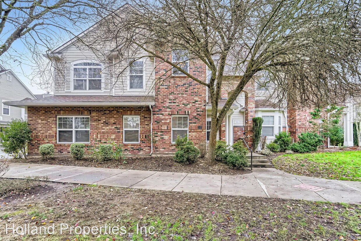 2 br, 2 bath House 1175 NE 64th Lane 1105 House Rental in