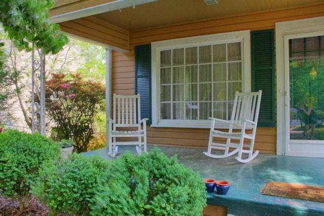 Photo - Charming 2 bedroom, 1 bath bungalow with fenced yard in Lakewood House