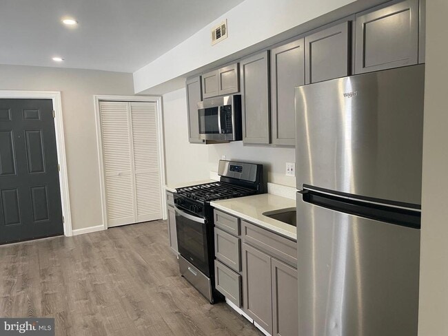 Foto del edificio - 330 63rd St NE