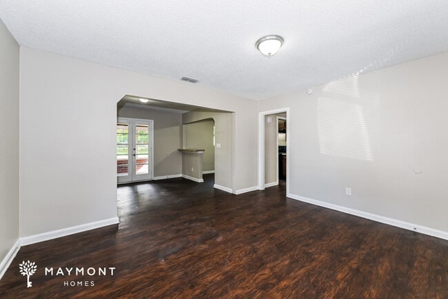 Building Photo - 6037 Green Hill Ln