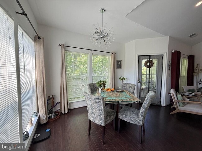 Foto del edificio - 4142 Fountainside Ln