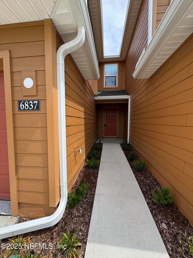 Foto del edificio - 6837 Lake Mist Ln