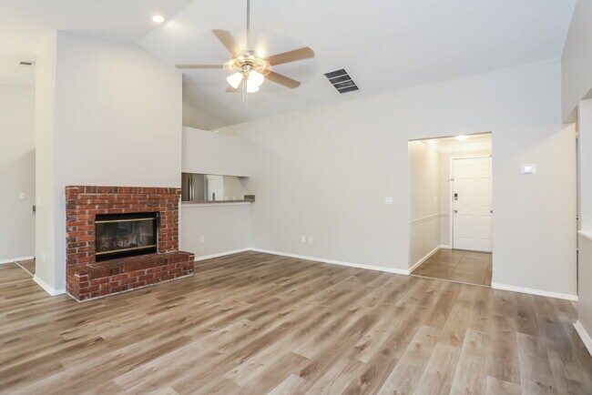 Foto del edificio - 12755 Serenade Cir N