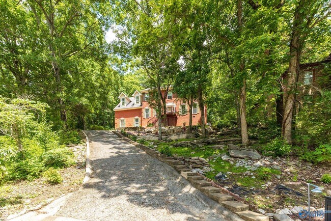 Foto del edificio - 15033 Greentree Trail SE