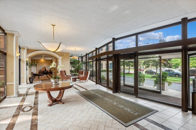 Foto del edificio - 3740 N Lake Shore Dr
