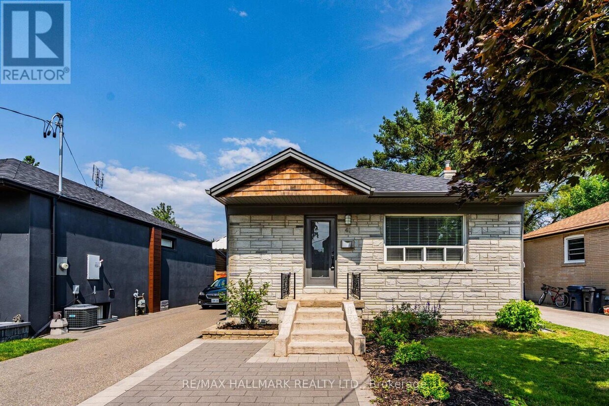 Primary Photo - 41 Treeview Dr