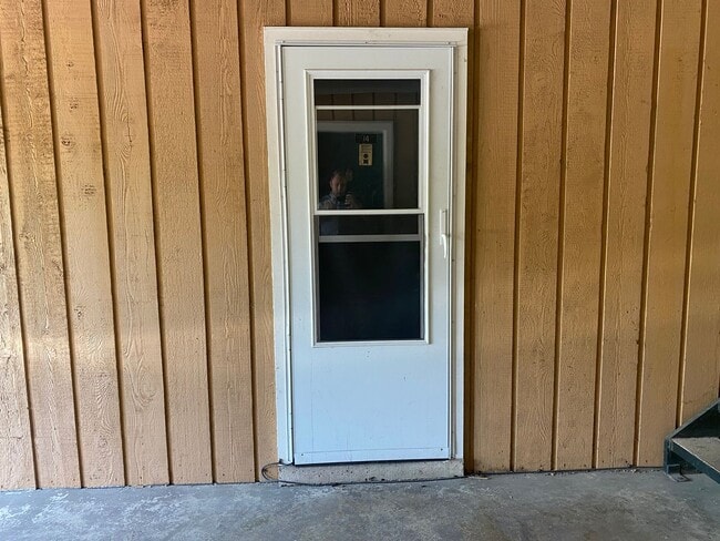 Building Photo - Cute & Affordable 1 Bedroom in Madison