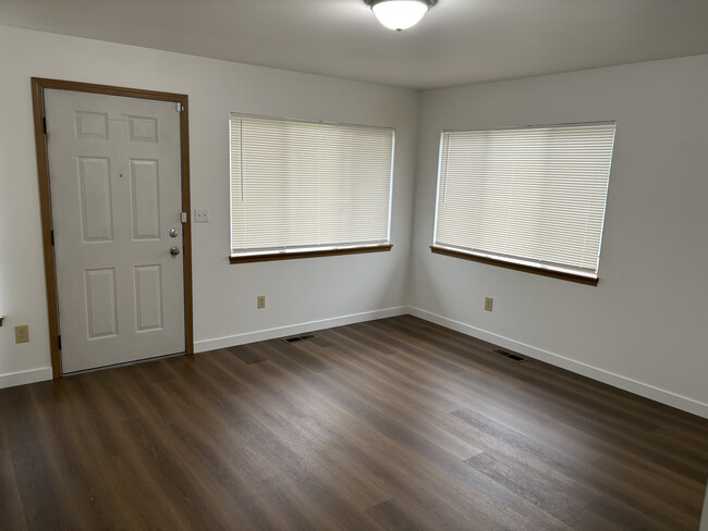 Living Room - 861 Edmonds Avenue Northeast