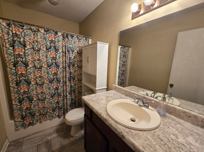 Building Photo - 3313 Henson Pl