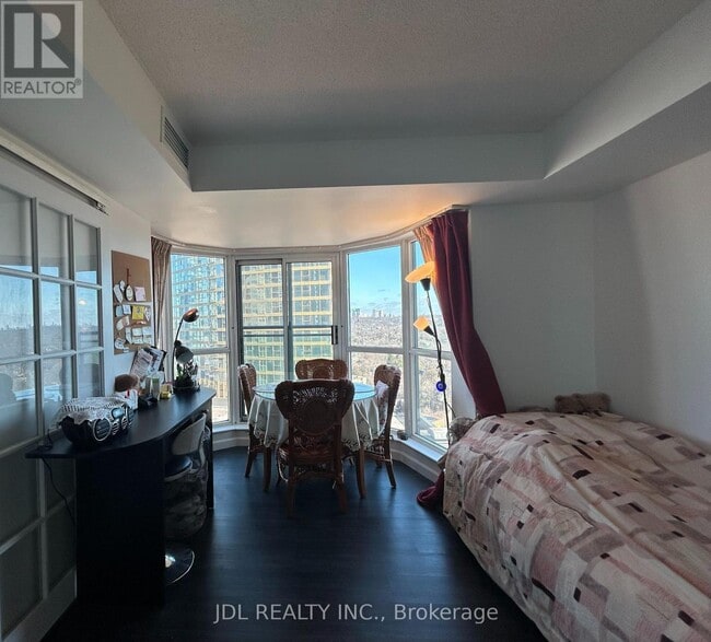 Building Photo - 8 Park Rd