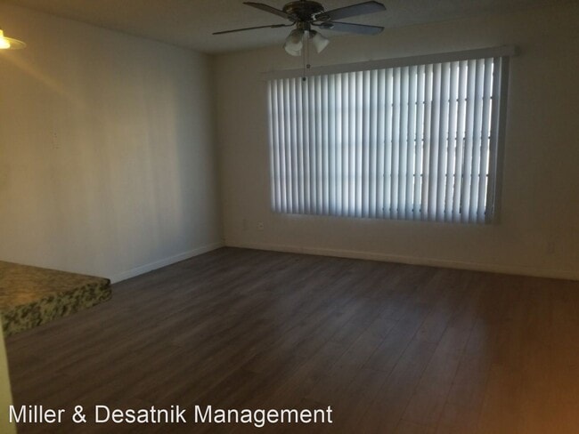 Building Photo - 521 S Manhattan Pl
