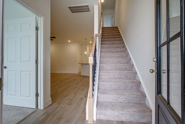 Building Photo - 941 Nance Ln