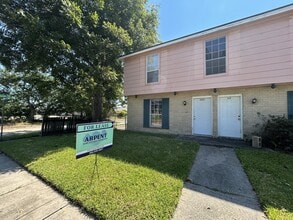 Building Photo - 2431 Octavia Dr