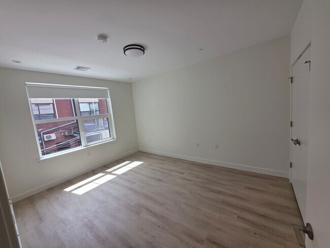 Building Photo - 1151 Walnut St