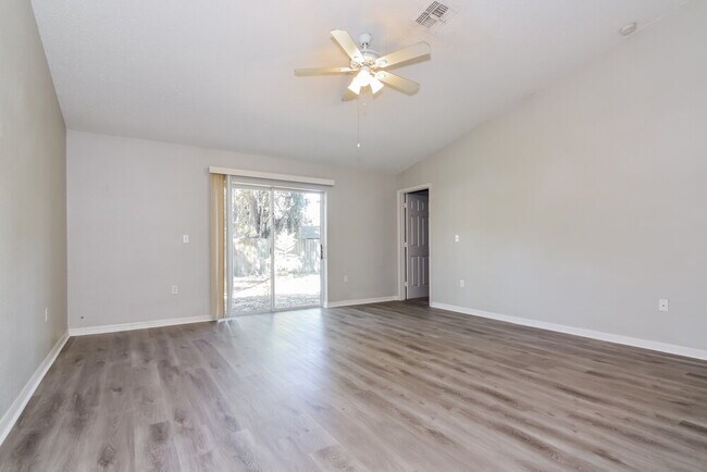 Building Photo - 306 Carriage Crossing Cir