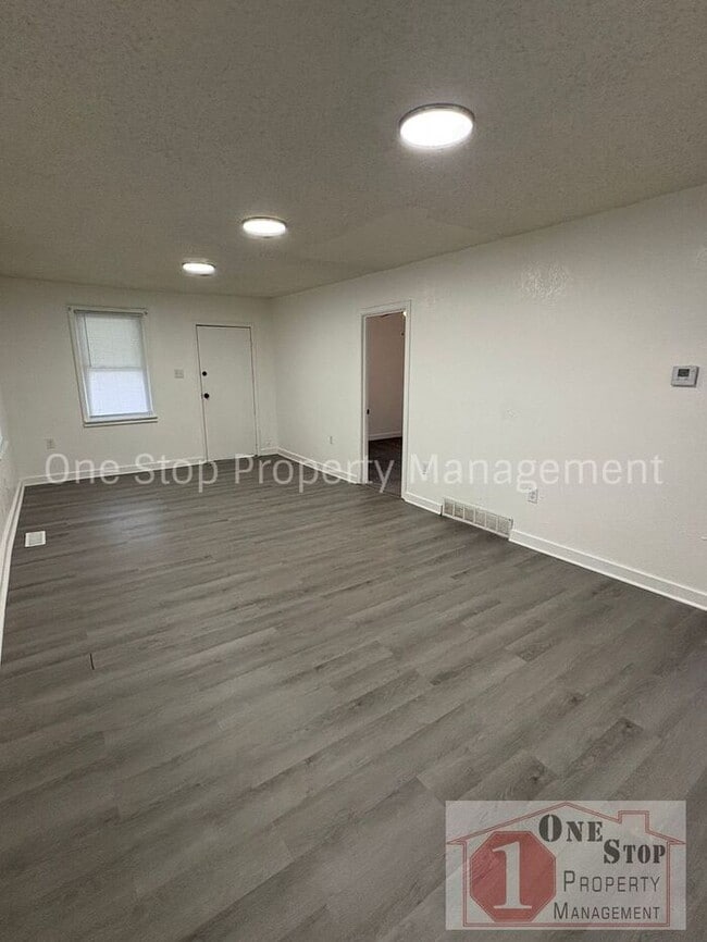 Building Photo - Beautiful 3 Bedroom 2 Bathroom in Kansas City!
