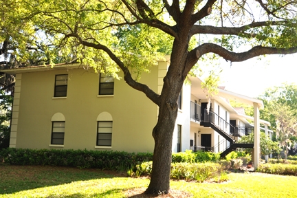 Building Photo - Grand Oaks Apartments