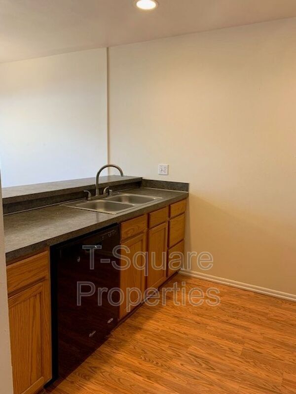 Foto del edificio - 15815 Admiralty Way