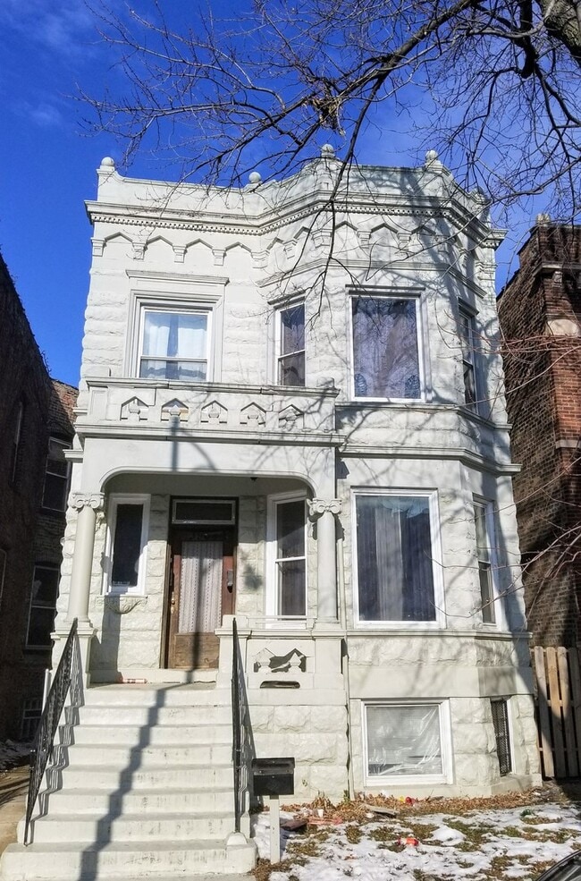 Building Photo - 3908 W Monroe St