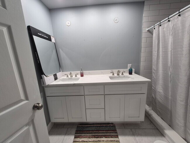 Foto del edificio - 3913 Concord Dr