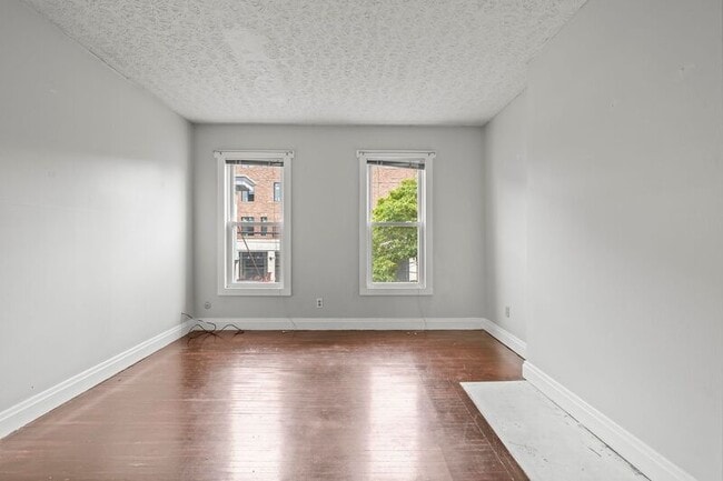 Building Photo - 285 E Whittier St