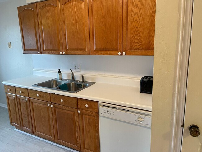 Foto del edificio - 3 bed upstairs condo in Norman, community pool and plenty of parking!