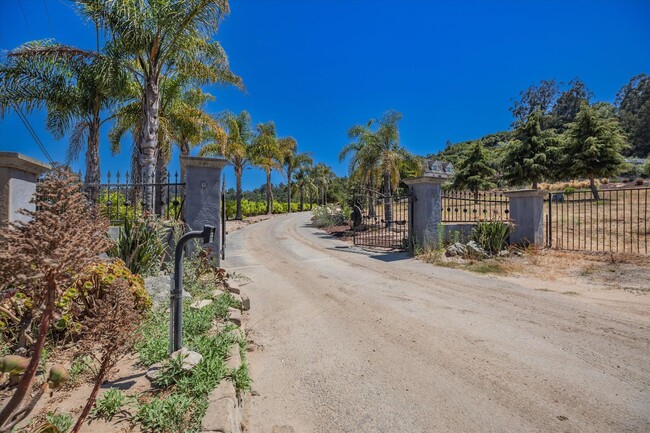 Building Photo - One Of A Kind Country Property!