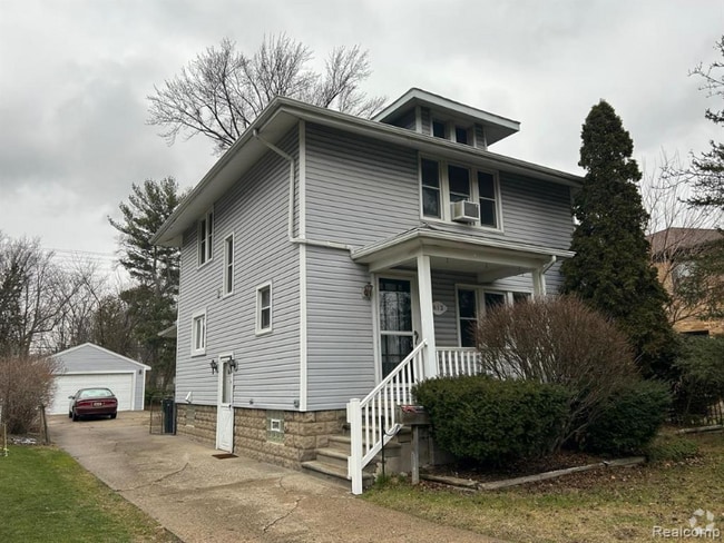 Building Photo - 613 E Lincoln Ave