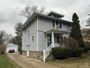 Building Photo - 613 E Lincoln Ave