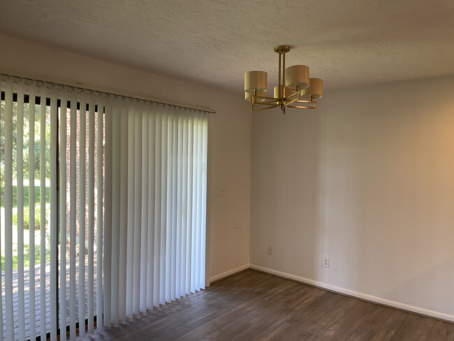 Dining area - 1679 Village Round Dr