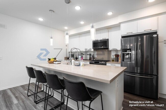 Building Photo - 5201 Beachside Ln