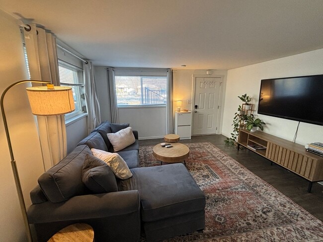 Building Photo - 517 N 900 W