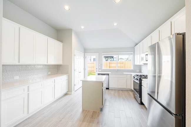 Building Photo - 105 Crescent St