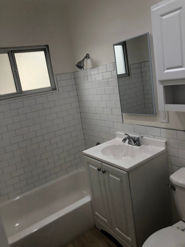 Baño es todo New - 1517 11th St