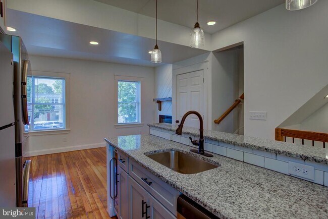 Building Photo - 537 N Plum St