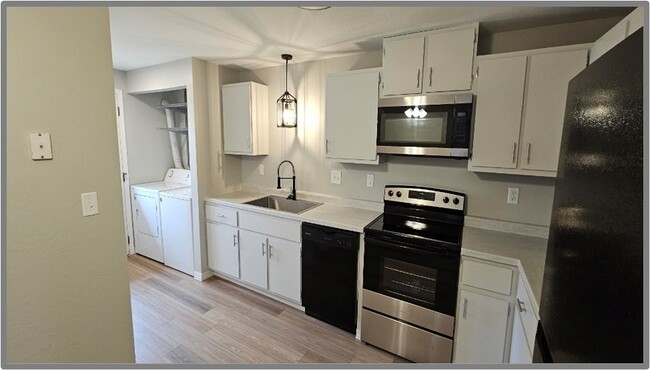 Building Photo - Linden Pointe - Leased Residences