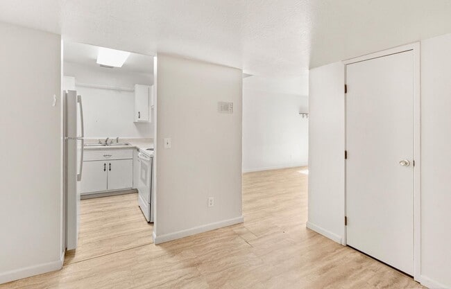 Building Photo - 2555 Clear Acre Ln