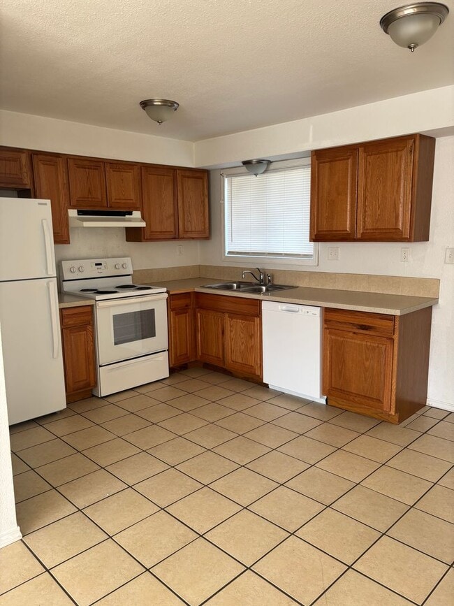 Building Photo - 702-704 Wilson Ln