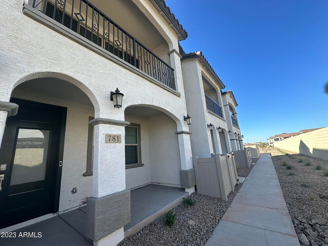 781 S Hawk Ln, Gilbert, AZ 85296 Townhome Rentals in Gilbert AZ