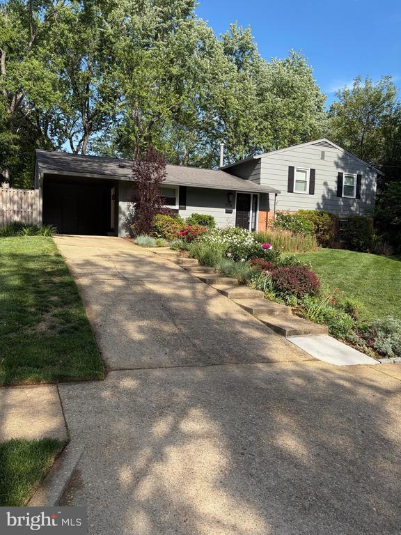 Foto del edificio - 9238 Kristin Ln