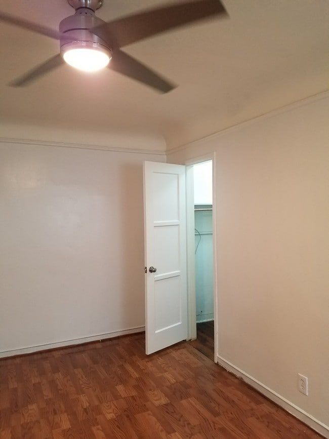 Building Photo - 6320 Whitsett Ave