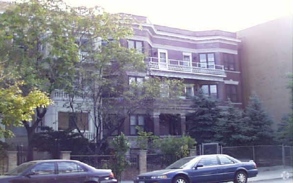 Building Photo - 4143-4145 N Sheridan Rd