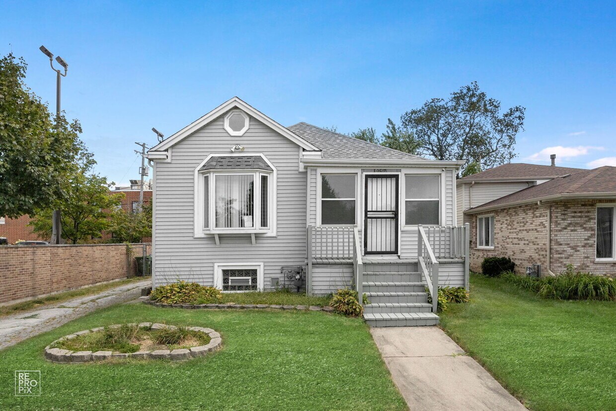 9517 Merrimac Ave, Oak Lawn, IL 60453 House Rental in Oak Lawn, IL