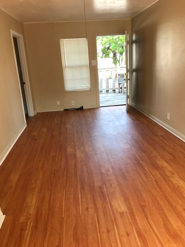 Building Photo - 715 S Carancahua St
