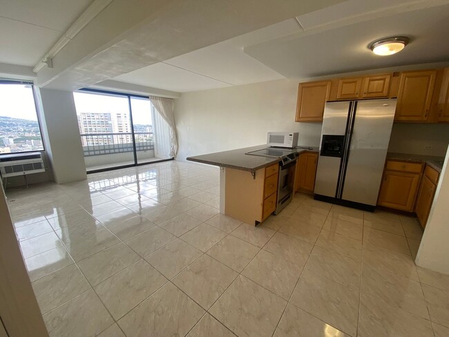 Building Photo - Breezy 1 bed, 1 bath, 1 parking unit with ...