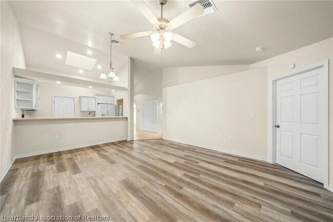 Foto del edificio - 1969 Pine Key Blvd